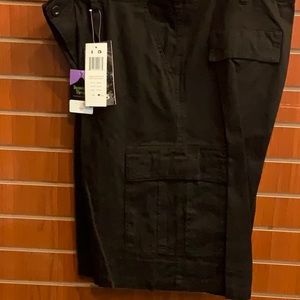 Men’s cargo shorts. Size 42. New with tags